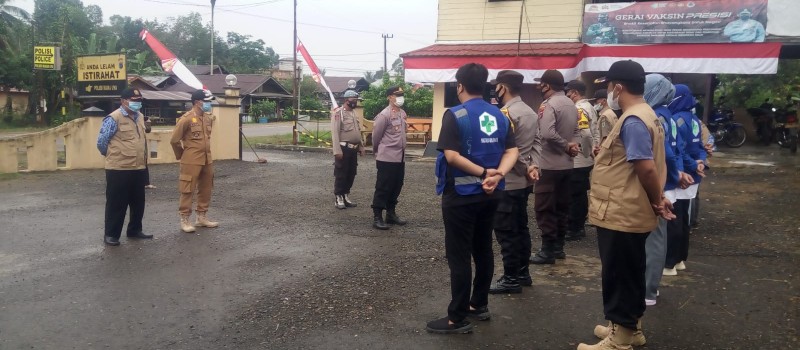 GIAT PERCEPATAN VAKSINASI COVID-19 DI HALAMAN KAPOLSEK MUARA UYA