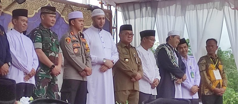 Peletakan batu pertama pembangunan Ponpes Dalail Khairat Garagata Jaro