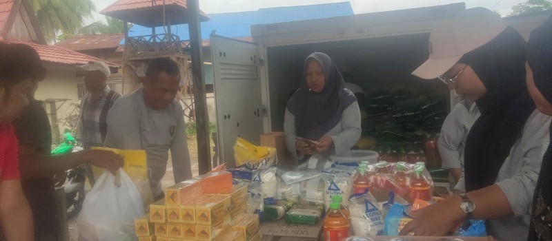 Pasar murah di Muara Uya
