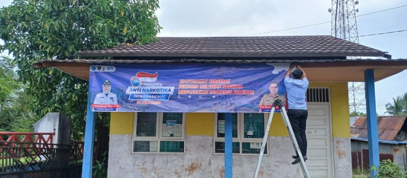 Pemasangan Spanduk Anti Narkotika