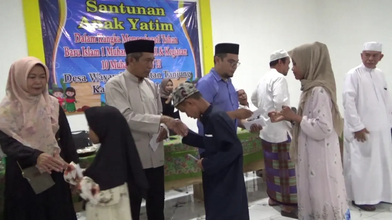 10 Muharram, Pemdes Wayau Tebar Kebahagiaan untuk Anak Yatim