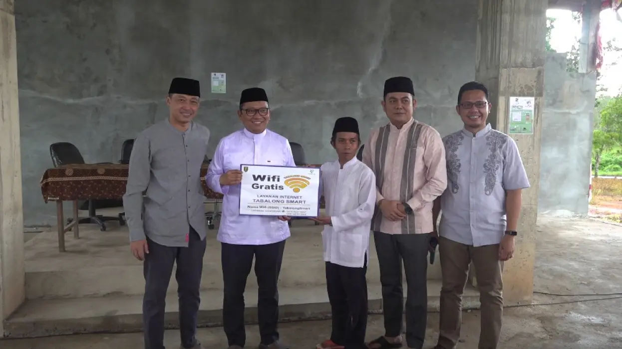 Serahkan Program 1 Desa 1 Wifi, Bupati Tabalong Dorong Peningkatan Ekonomi Digital