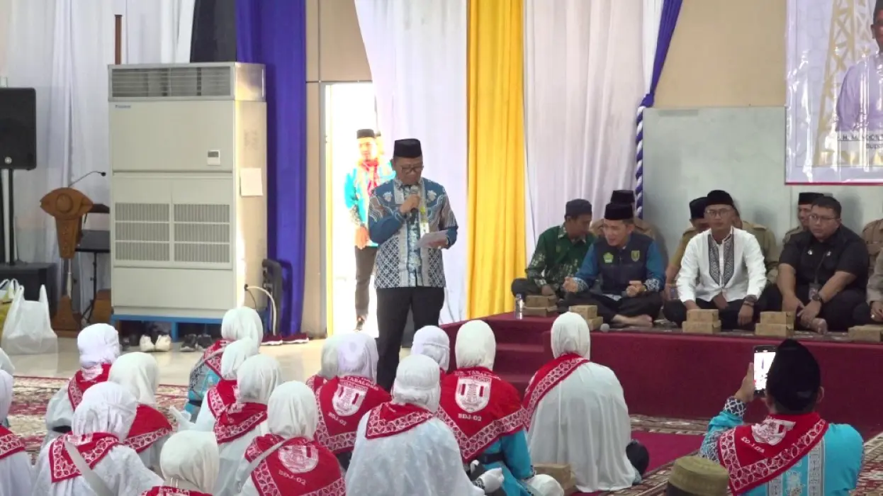 Lepas Keberangkatan Jemaah Haji, Bupati Tabalong Minta Jaga Kekompakan & Kesehatan