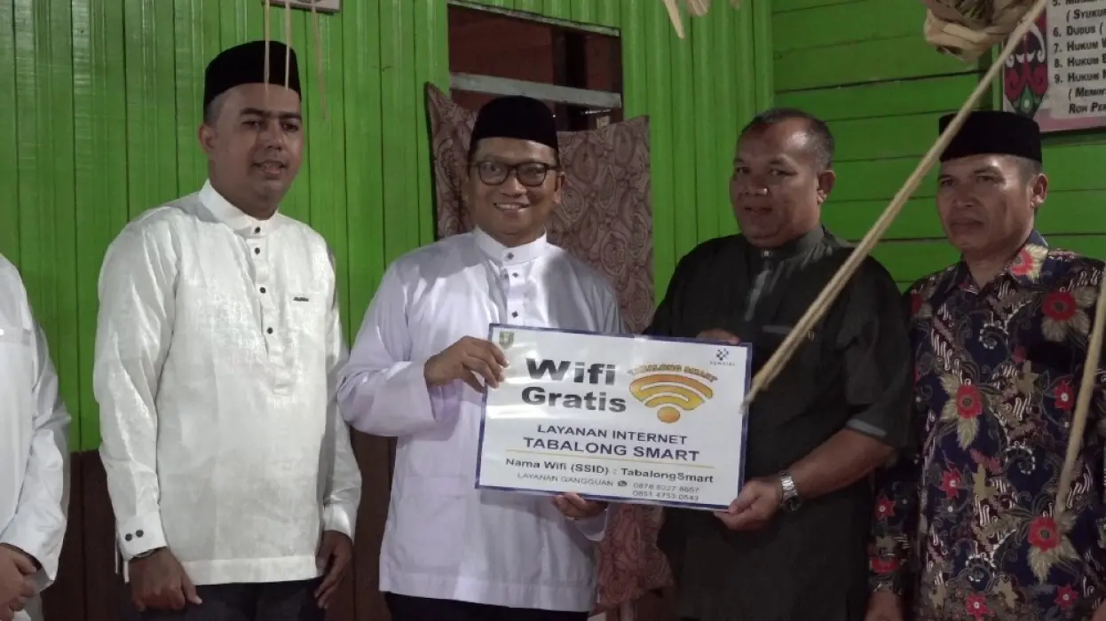 Haji Fani dan Habib Taufan Serahkan Layanan Wi-Fi Gratis di Desa Warukin